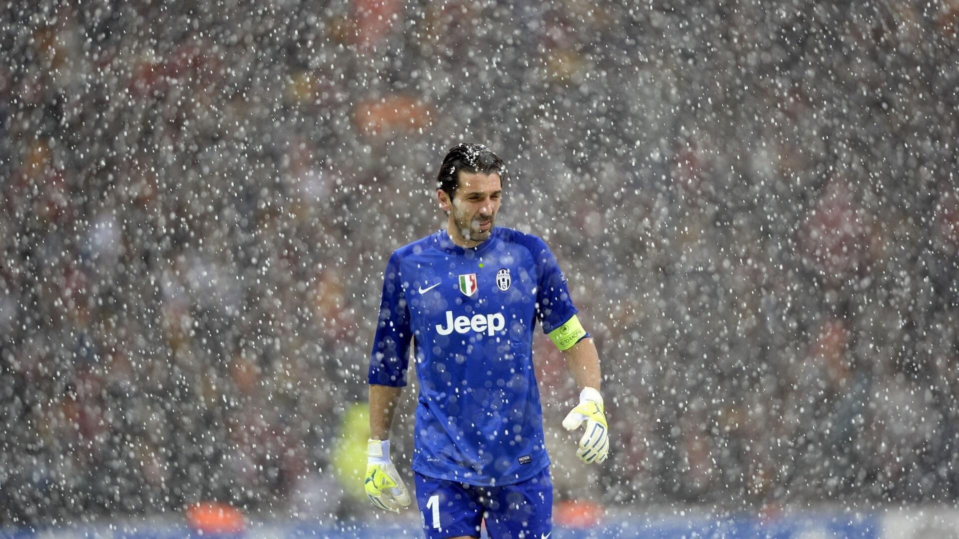 曼联豪掷16亿镑锁定三大强援，滕哈赫称已备好欧冠战袍！两将闪电离队获官方确认